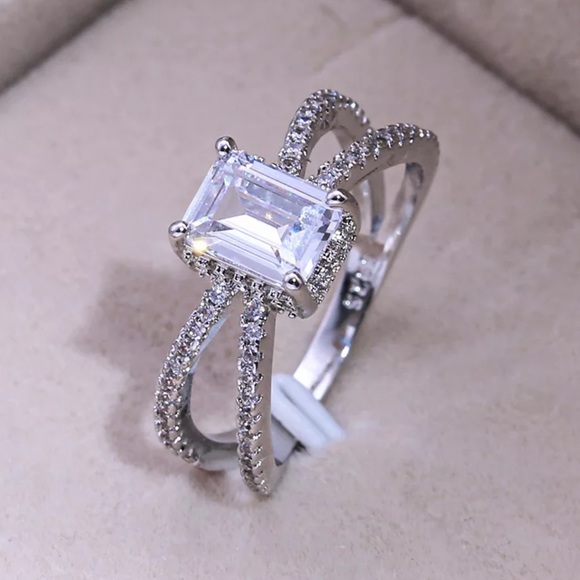 π Elegant Criss Cross S 925 Shiny Ring π - Picture 2 of 6